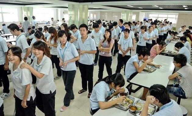 企業(yè)將食堂承包出去一年到底能省多少錢？